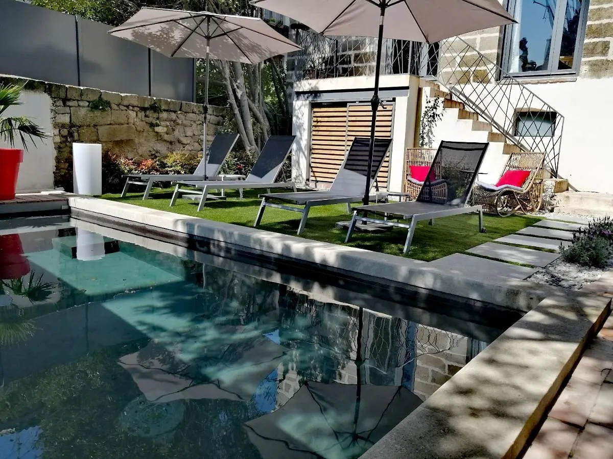 بيت ضيافة La Maison Grivolas Appartements Et Maison D'Hotes أفينيون